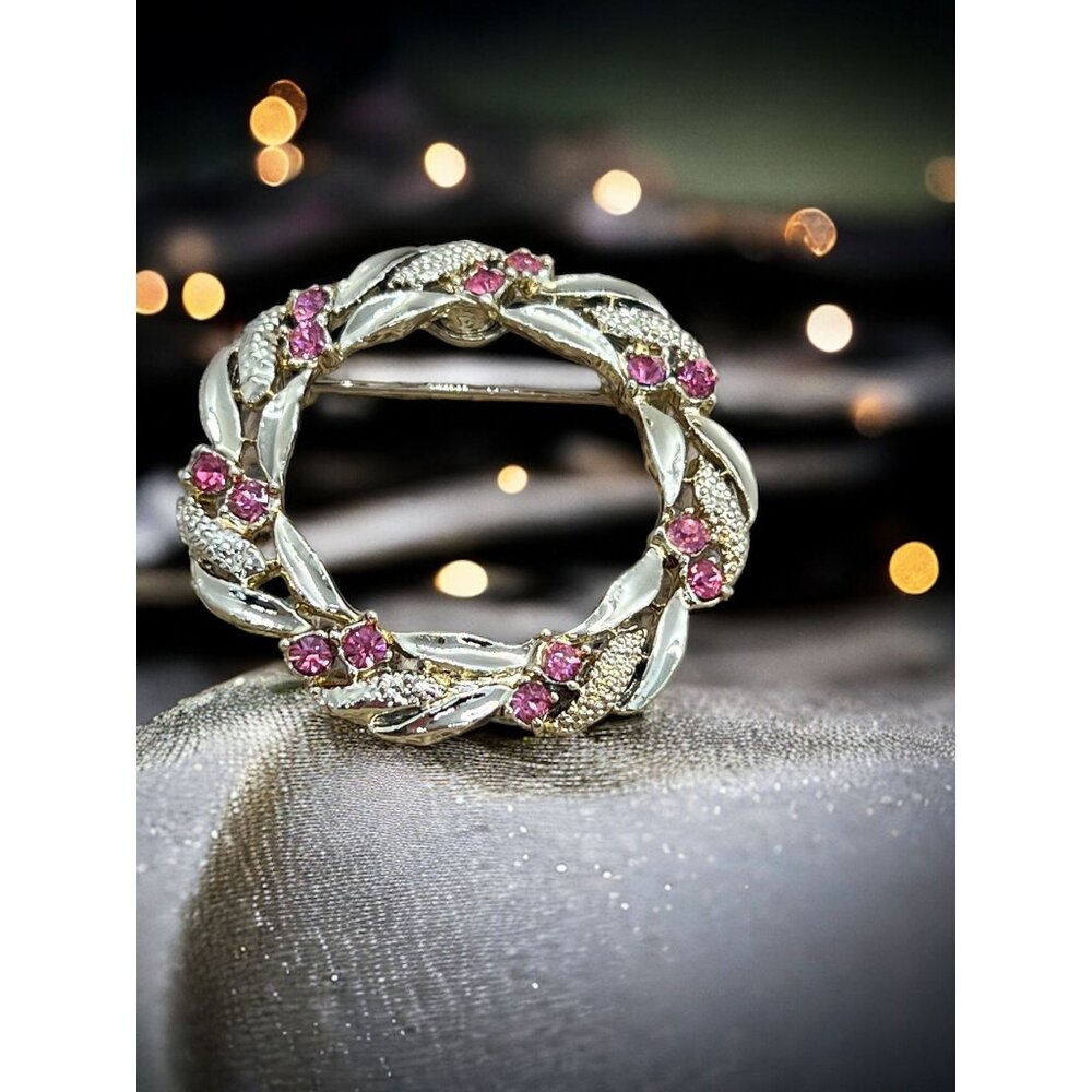 Vintage Gerry's Gold Tone Wreath Pin Brooch Pink Rhinestones 1 3/8" Across